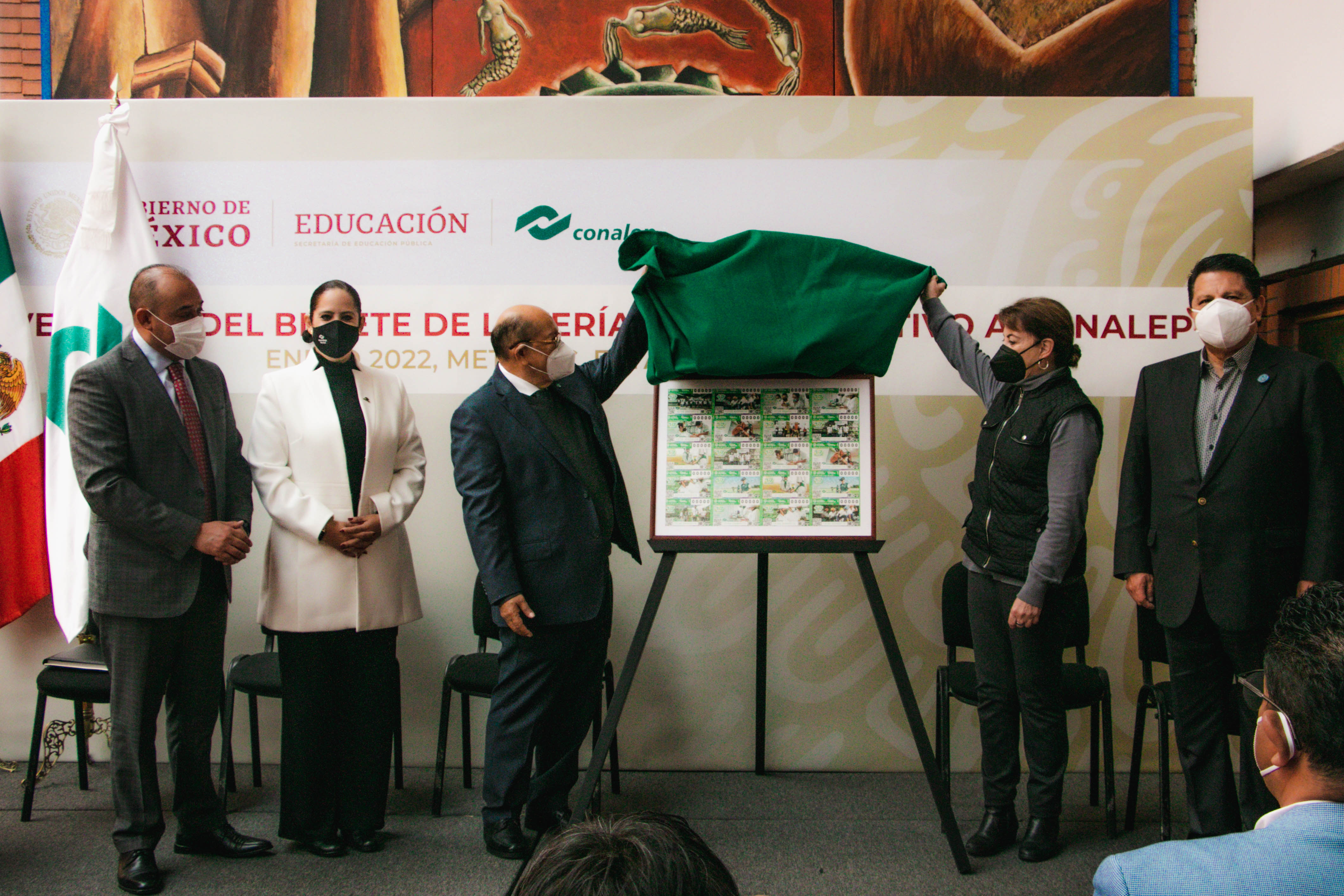 CONALEP y la Lotería Nacional develaron billete conmemorativo con motivo del 43 Aniversario de la institución.