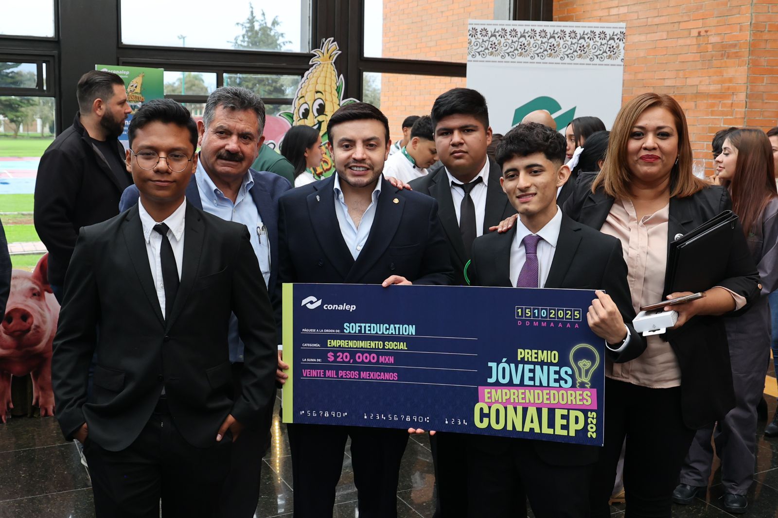 PREMIAN A JÓVENES EMPRENDEDORES FOTO 5 