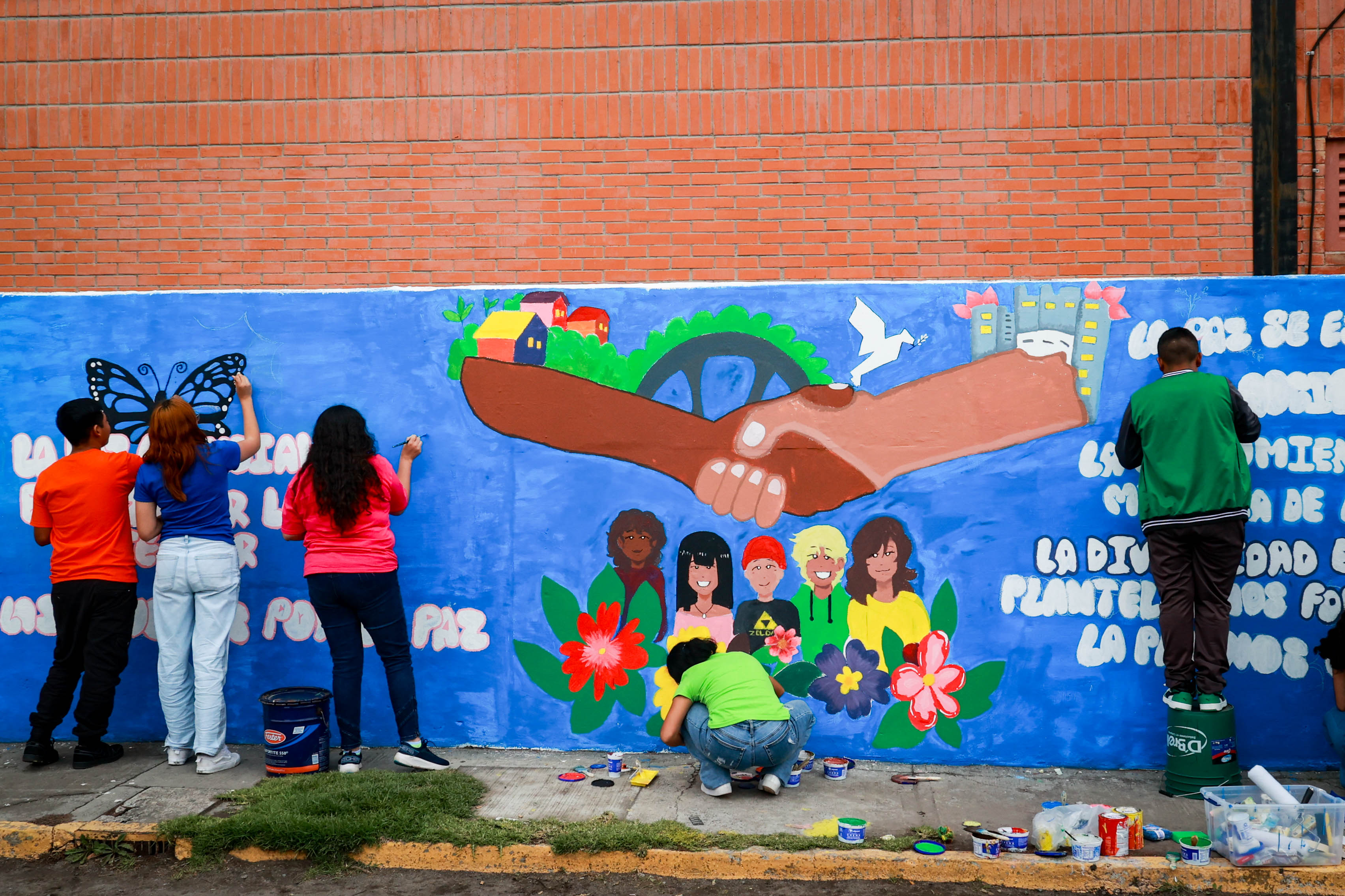 FOTO 15 MURAL JOVENES