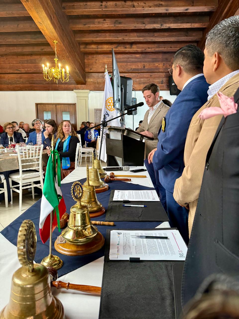 FOTO 4 FIRMA CONALEP ROTARY