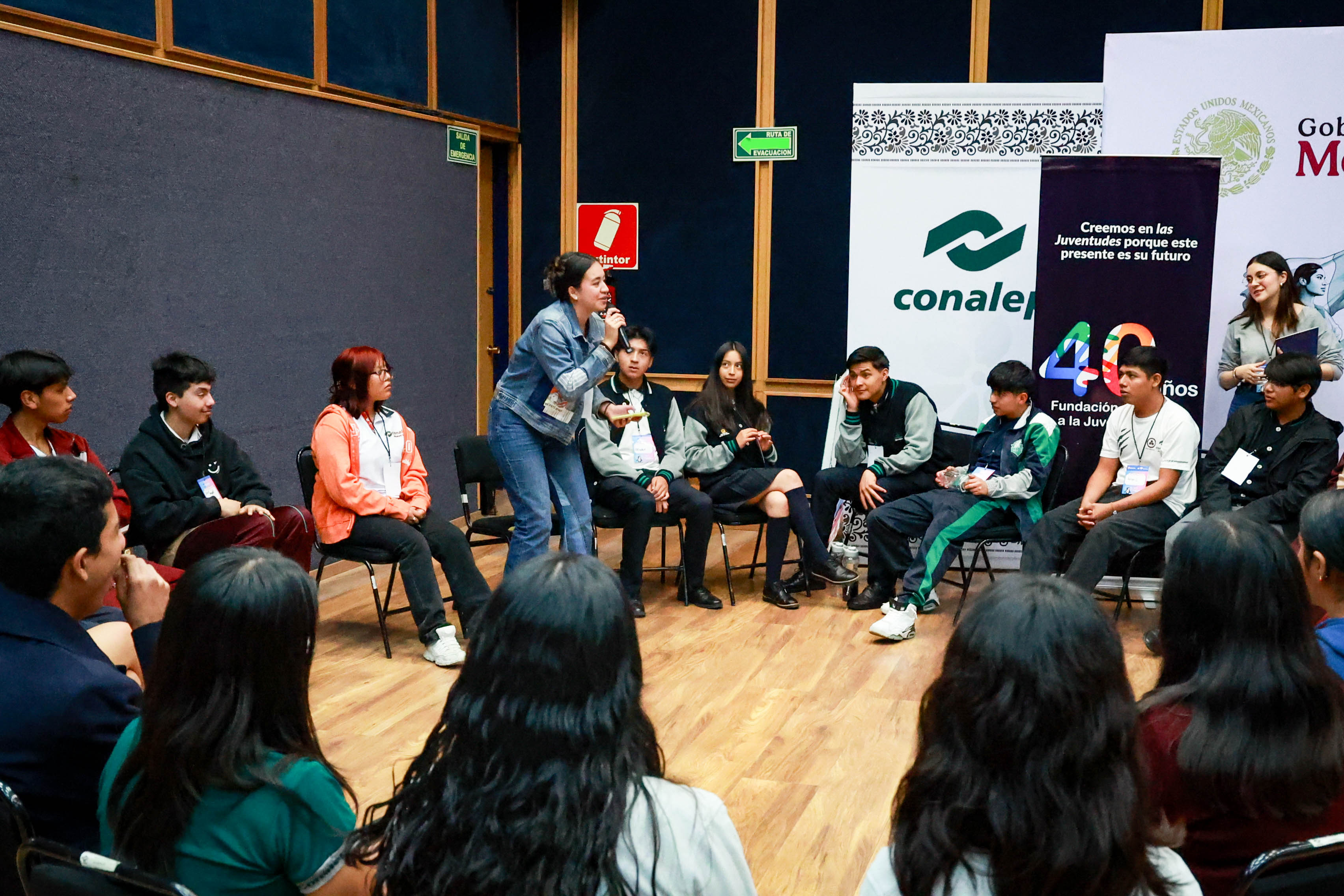 FOTO 7 JOVENES POR LA PAZ