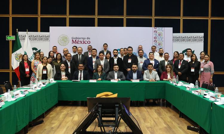 FOTO 1 DG CON TODO EL GRUPO DE PARTICIPANTES EN EL TALLER 