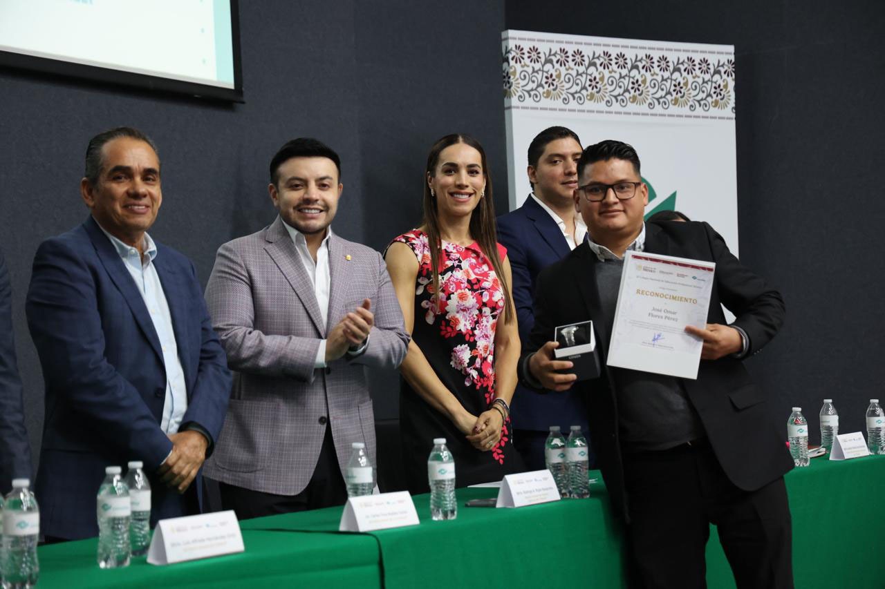 ENTREGA REC. ANTIGÜEDAD FOTO OMAR FLORES