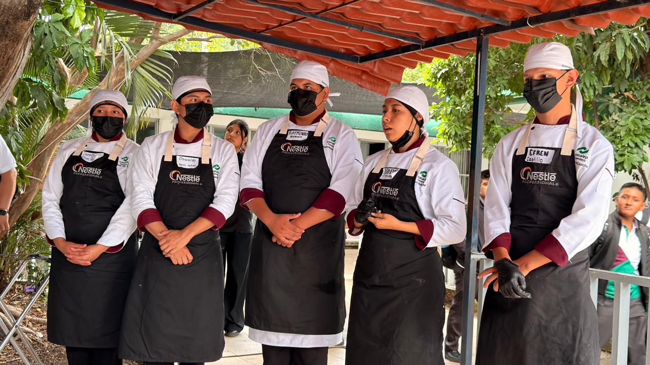 EQUIPO DE COCINEROS