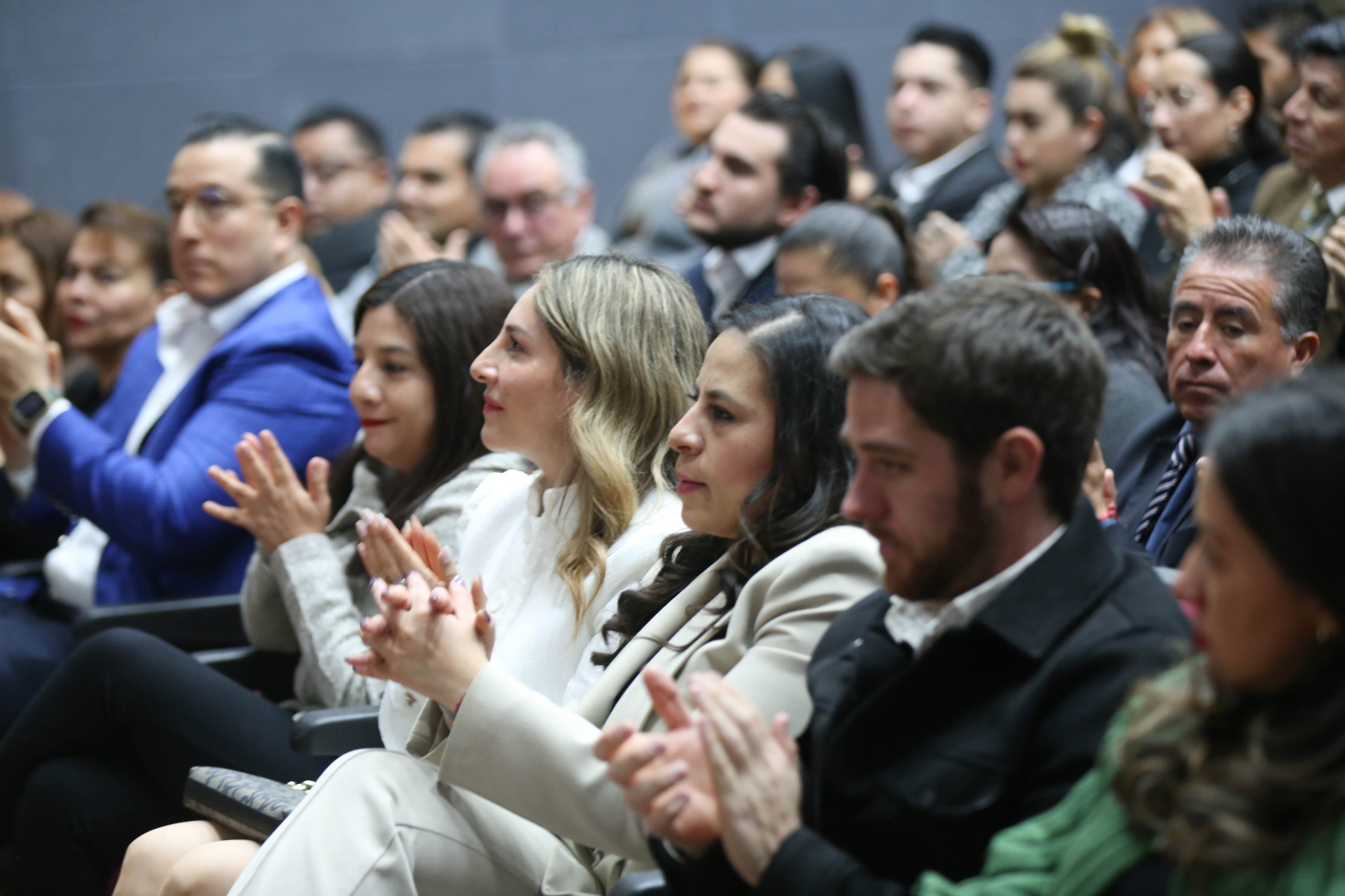 ENTREGA DE CERTIFICACIONES FOTO 3 