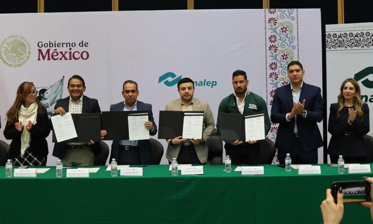 FOTO 1 PRESENTACIÓN DEL MANUAL DE PRESTACIONES 