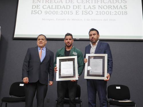 ENTREA DE CERTIFICACIONES FOTO 1 