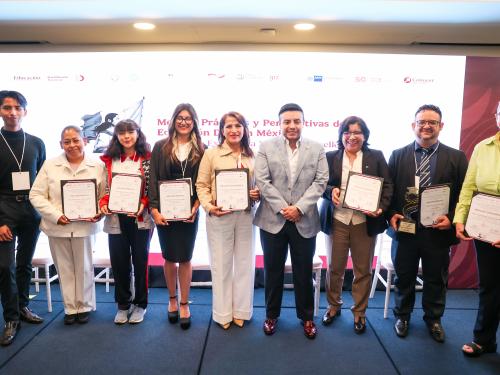 RODRIGO ROJAS NAVARRETE CON GANADORES PREMIOS DUAL EXCELENCIA 